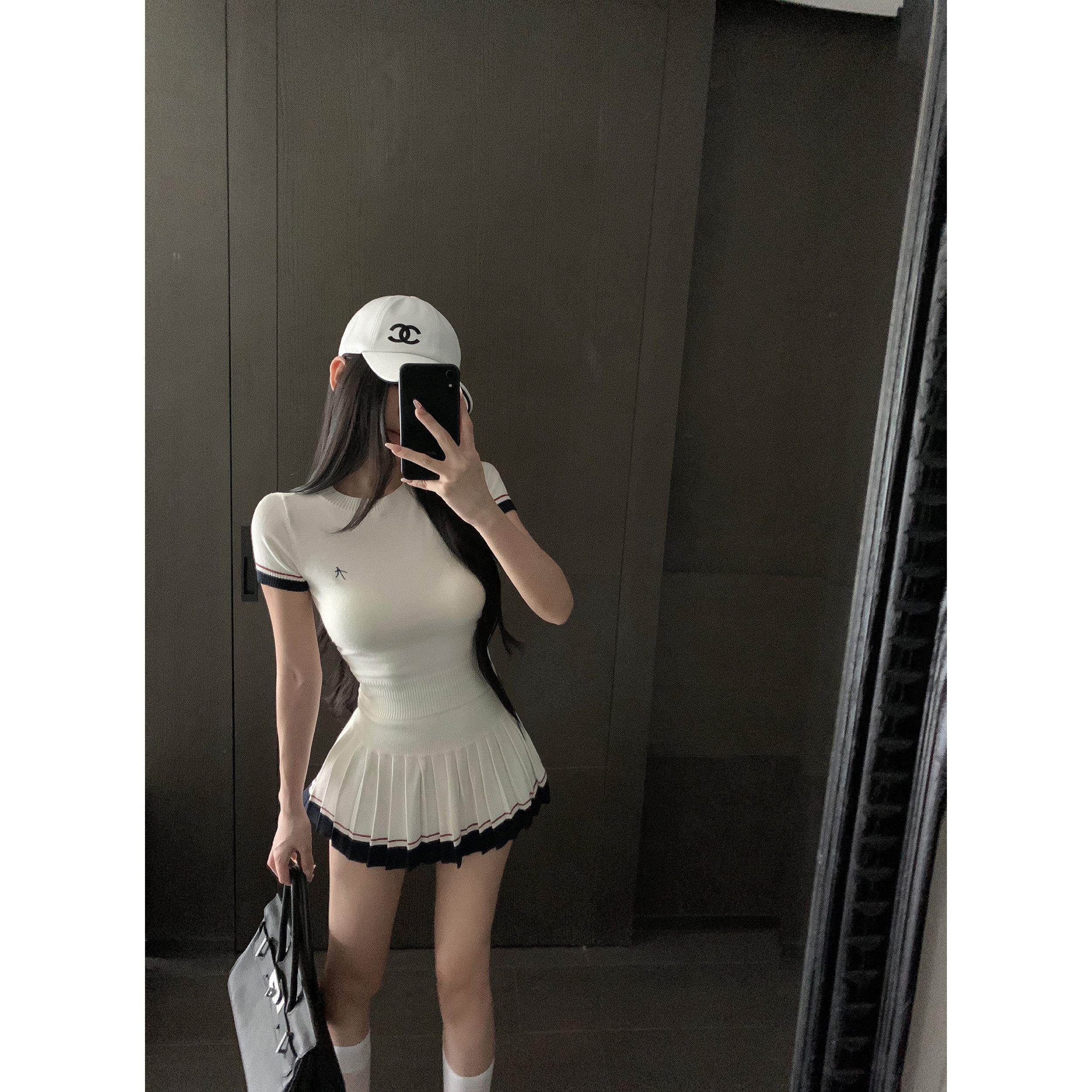 白色修身刺绣短袖针织T恤女夏季休闲运动套装百褶裙半身裙两件套
