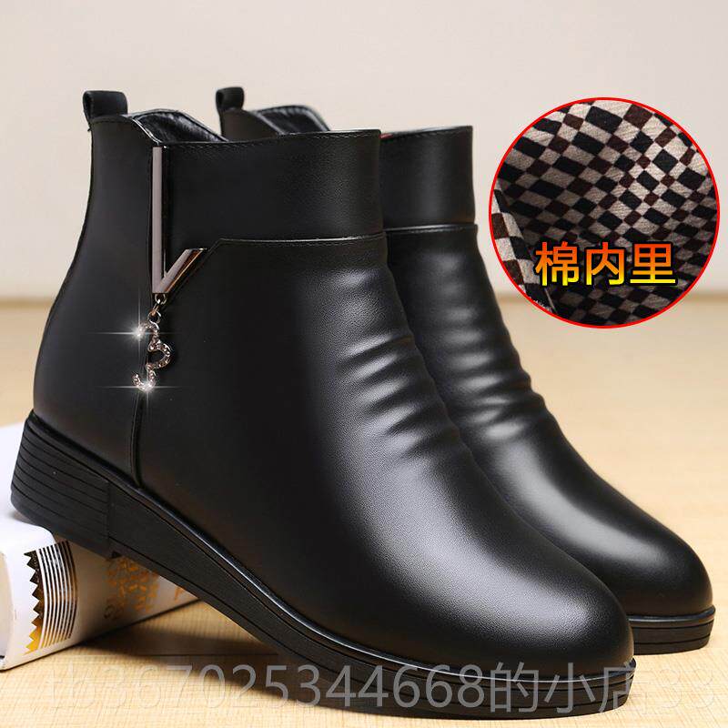正品妈妈鞋皮棉鞋秋冬季中年真防软底短靴滑皮鞋加绒靴子中女老年