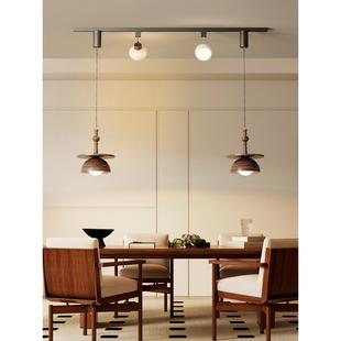 中古风长条多头可移动轨道餐厅吊射灯2025款复古桃木纹饭厅吧台灯