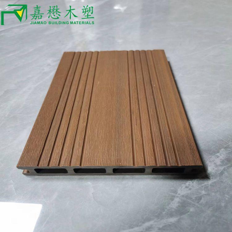 塑木产品找木塑厂家低价共挤栈道景观工程木塑板二代共挤方孔