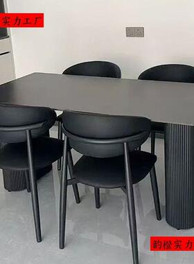 现代简约黑色岩板餐桌餐桌椅组合家用小户型长方形意式组合饭桌椅