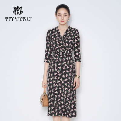 马天奴蝴蝶印花收腰V领连衣裙