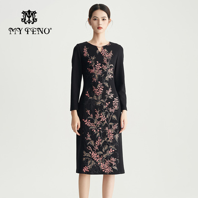 马天奴黑色刺绣圆领修身连衣裙