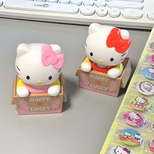 【日系】HelloKitty摇头摆件太阳能KT可爱汽车摇头公仔装饰摆件