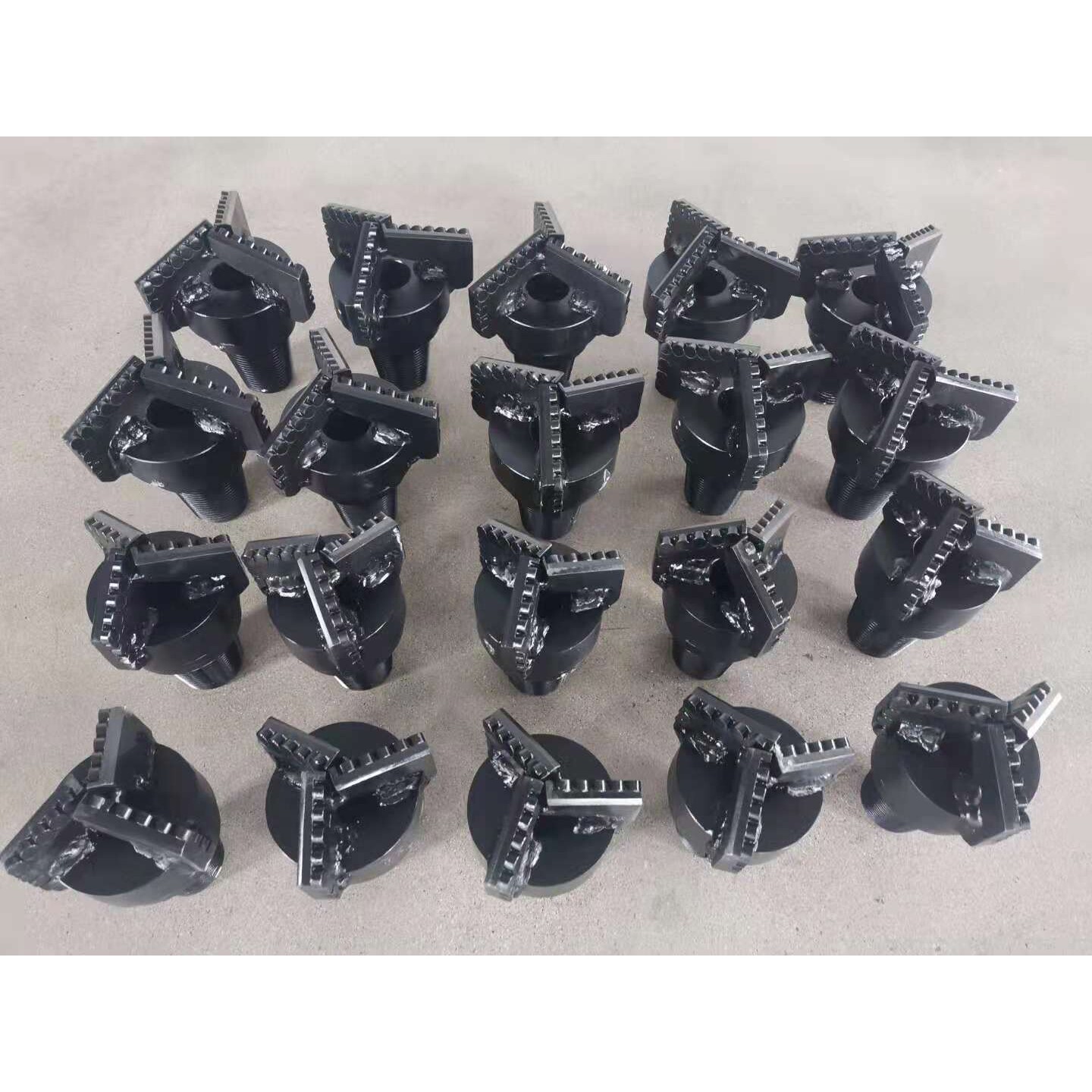 5寸三牙轮钻头 127mm镶齿三牙轮钻头 钢齿牙轮钻头厂家