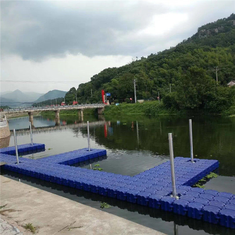 游艇轨水上浮桥停靠浮筒浮台组装灵活水上码头泊位浮台生产厂家