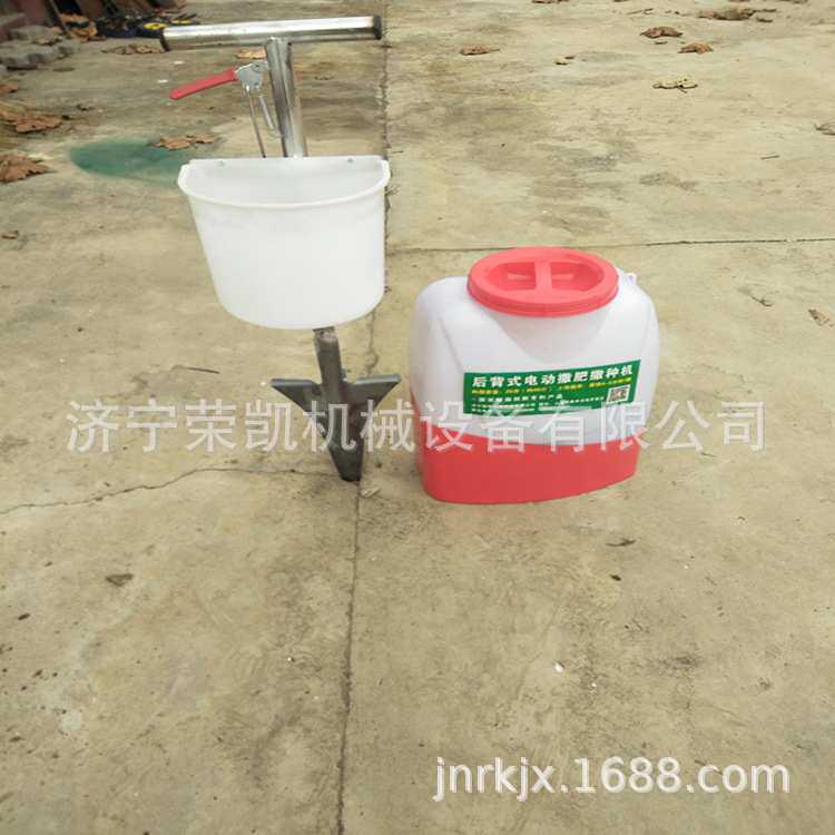 果园硬地深层根部追施肥器人工铲铁锹施肥工具农用下肥铲锹施肥器
