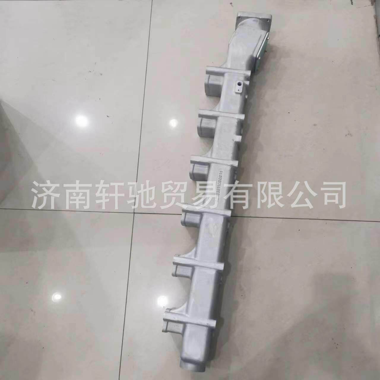 适用于豪沃 T5 T7 汕德卡 AZ1038110011 进气管总成