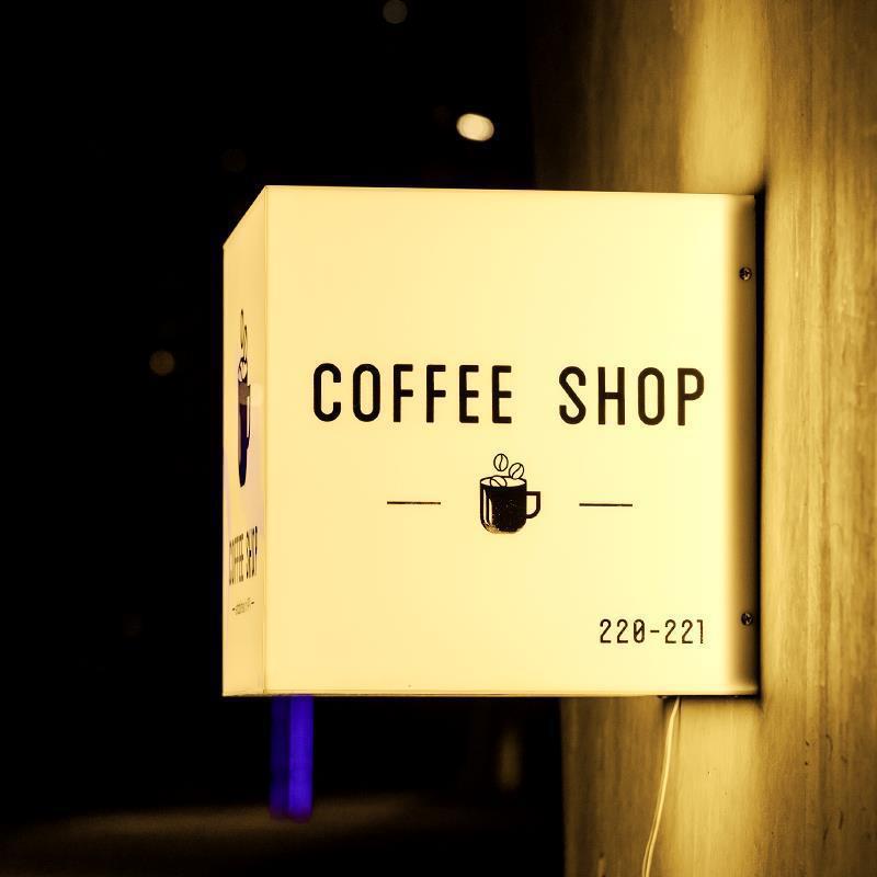 户外门头发光字招牌咖啡店广告牌悬挂式门面立方体亚克力灯箱侧挂