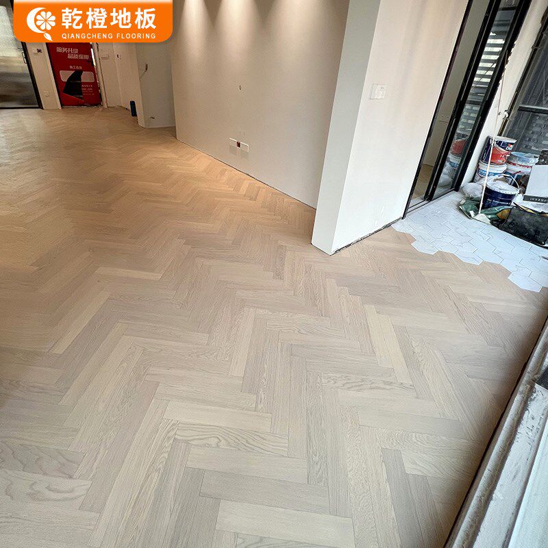 实木多层橡木人字拼地板奶茶色450X75X15地暖可用环保-ENF级