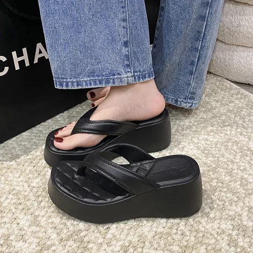 厚底人字拖外穿坡跟夹趾凉拖女鞋2026夏新款露趾防滑休闲沙滩拖鞋