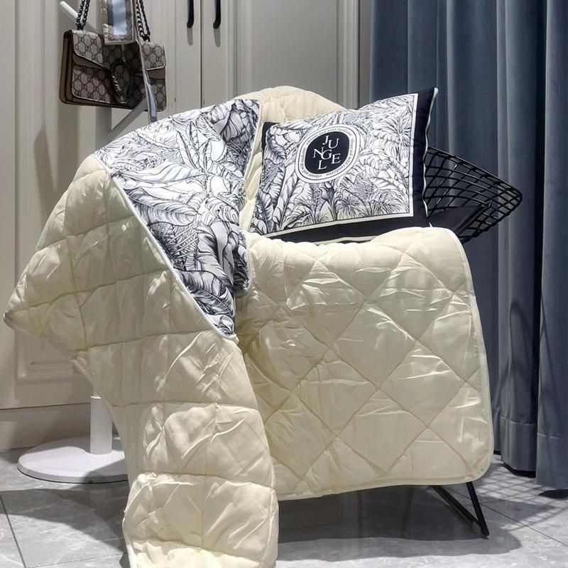 抱枕被子二合一车载两用办公室多功能折叠空调被午睡沙发靠枕美式