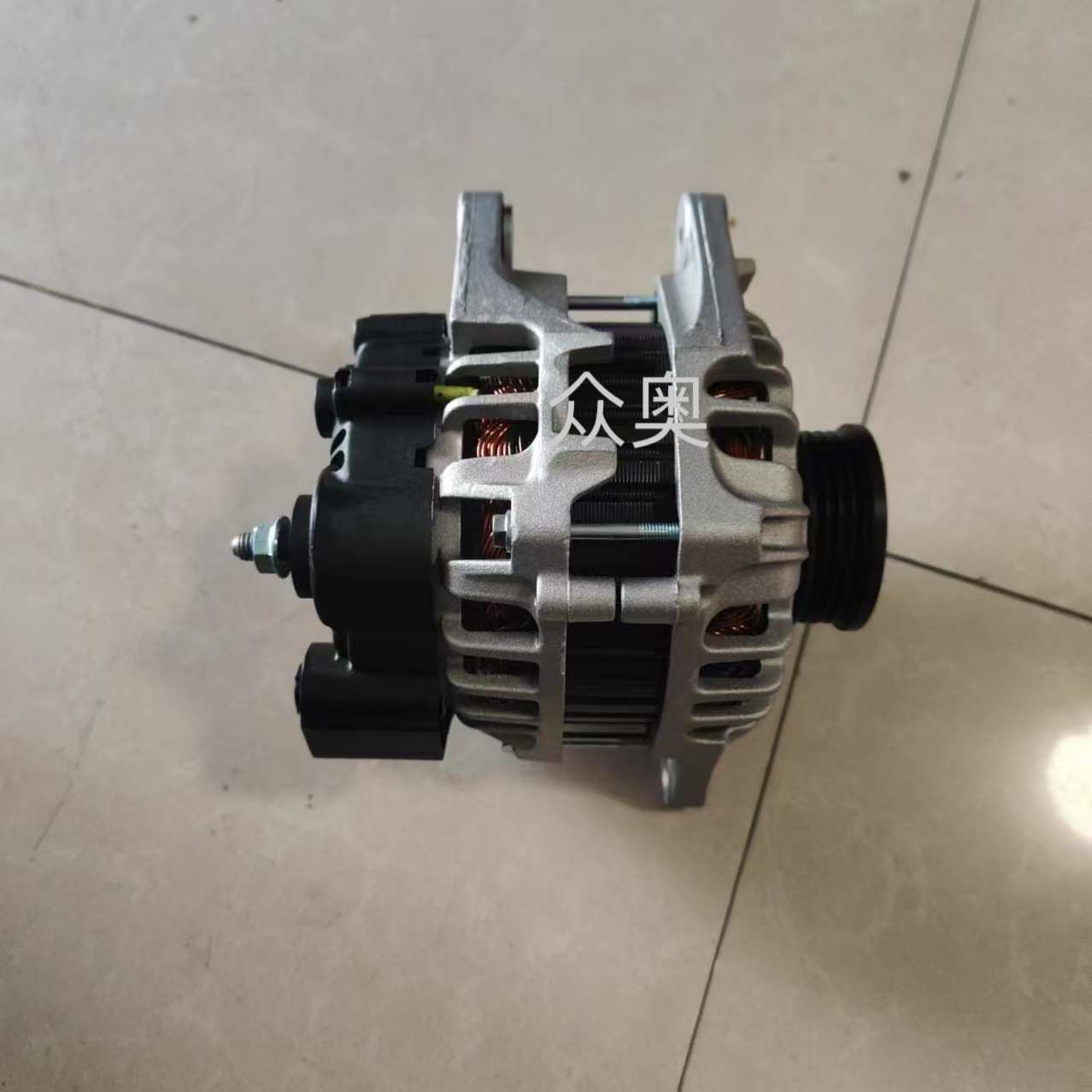 适用现代雅绅特发电机3730023700发电机3730026100发电机12V90A