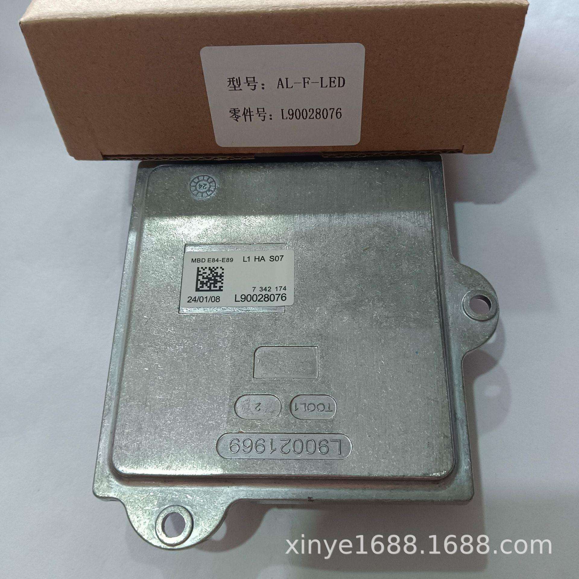 L90028076适用进口宝马X1日行灯模块大灯驱动控制器LED转向灯模块