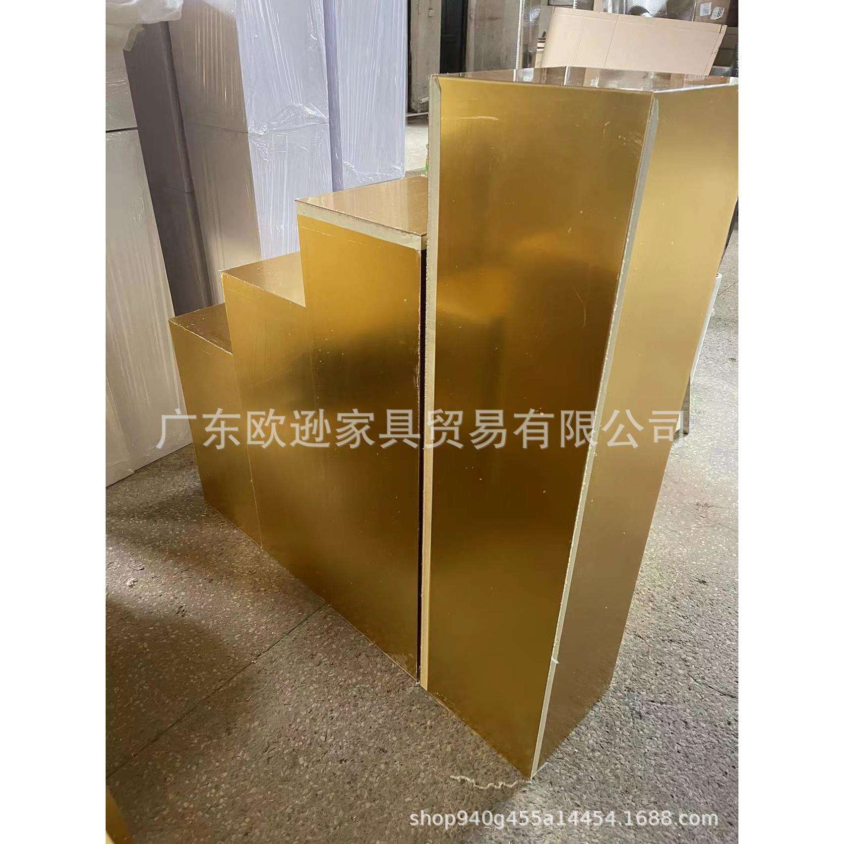 PVC贴镜面金色方柱蛋糕架