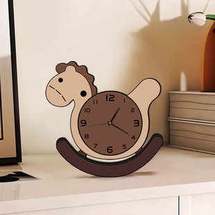 卡通创意时钟摆台式客厅桌面钟表2024新款可爱摇摆静音座钟小摆件