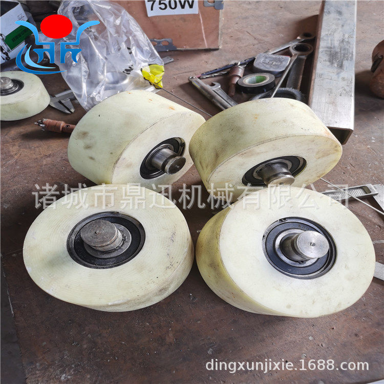 卧式滚揉机拖轮配件滚揉机滚筒轮子支架滚揉机滚轮规格齐全图片