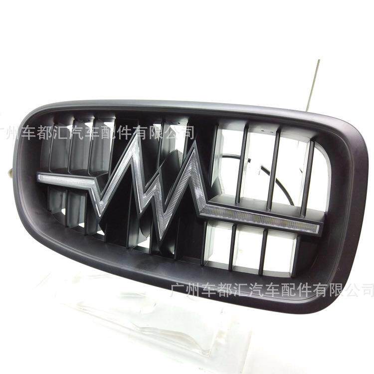 适用BMW3系 F30F35 LED心跳中网 心电转向流光中网