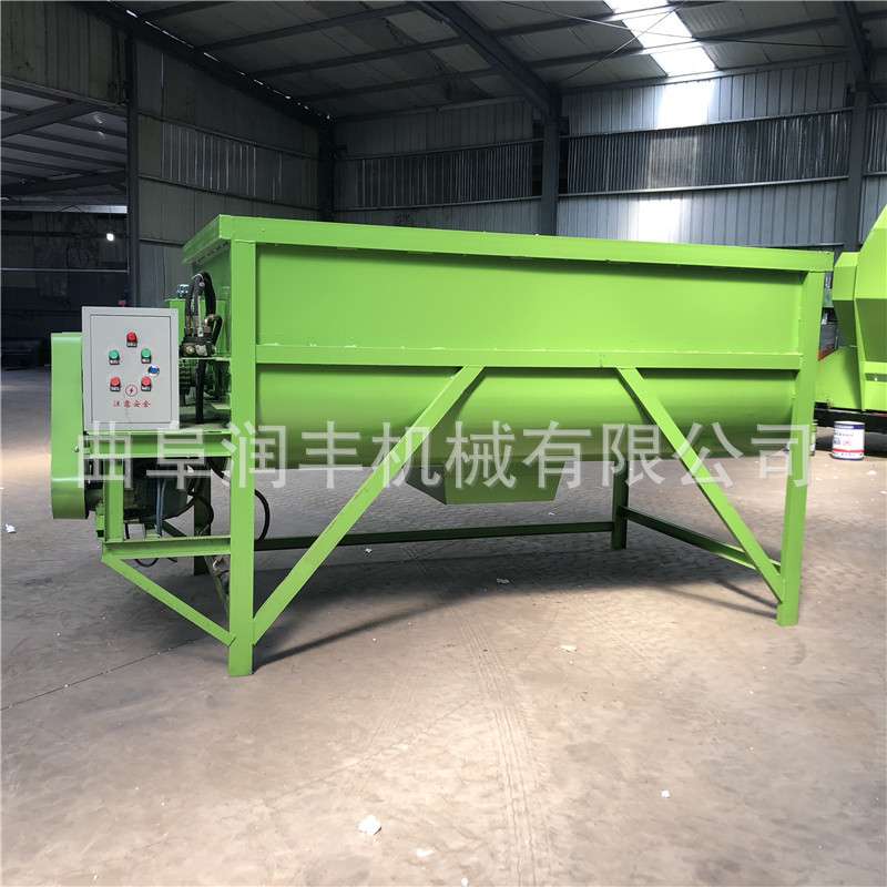 双轴拨齿草粉搅拌机5方大容积喂牛喂料机青黄储揉搓拌草车