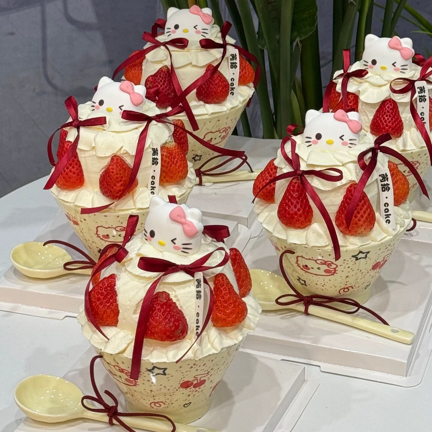 草莓碗KT猫斗笠陶瓷装饰