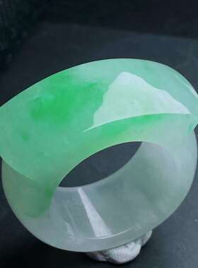 缅甸天然翡翠a货冰飘绿玉扳指mb尺寸：20-12.6-4.5mm 圈口23男士