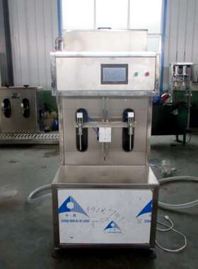 1.5L4L瓶装玻璃水灌装机 半自动立式定量液体灌装设备 制造厂家