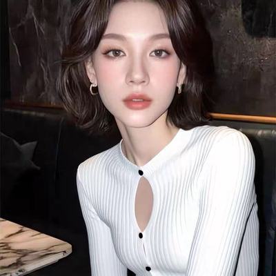 高级感超好看韩系chic上衣高端精致茶里茶气别致白色针织衫冬季女