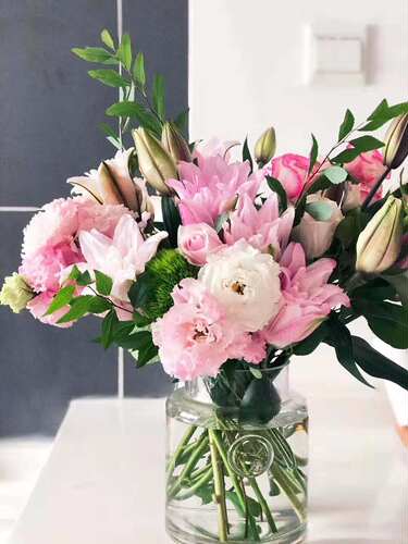 云南鲜花每周一花随机搭配有重瓣百合郁金香洋牡丹玫瑰桔梗等鲜花