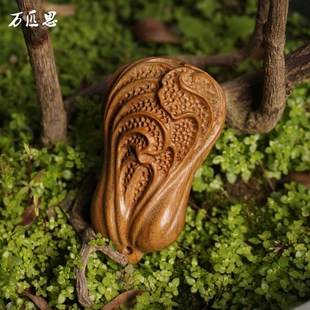 天然绿檀白菜手把件木雕百财把玩件红木文玩招财随身工艺品小挂件