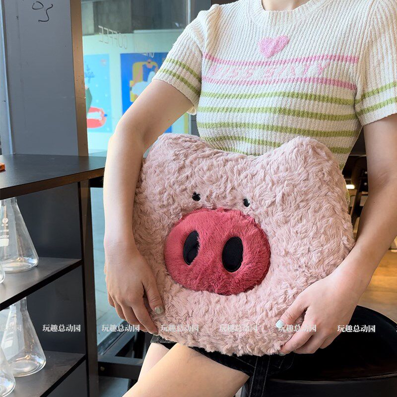 创意红猪鼻子抱枕卡通玩偶宿舍飘窗靠枕办公室午睡枕头车载靠背垫