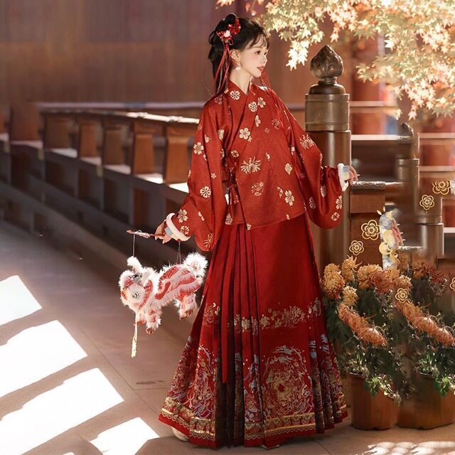 2026新款成人汉服女明制拜年服古装加绒保暖短袄妆花马面日常套装