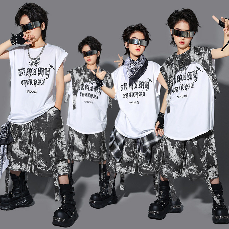 2026新款儿童街舞迷彩演出服男童hiphop嘻哈马甲套装少儿表