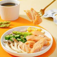 Heidi's ready-to-eat chicken breast is a light, filling, fitness meal replacement. It's a low-fat, high-protein, ready-to-eat chicken snack thumbnail 4