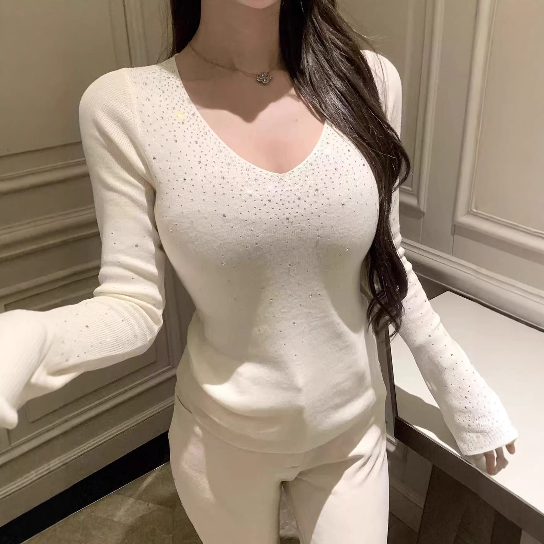 【春季】法式绝美修身白色纯欲百搭打底衫上衣烫钻v领长袖t恤女