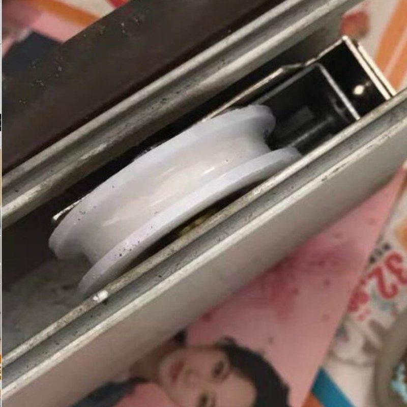 90铝合金门窗滑轮铝合金推拉门滑轮配件下轮滚轮轨道老式铁