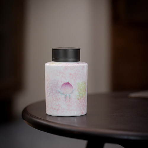 纯手绘桃粉直身茶叶罐陶瓷家用密封罐釉上贴绘茶仓茶叶防潮储存罐