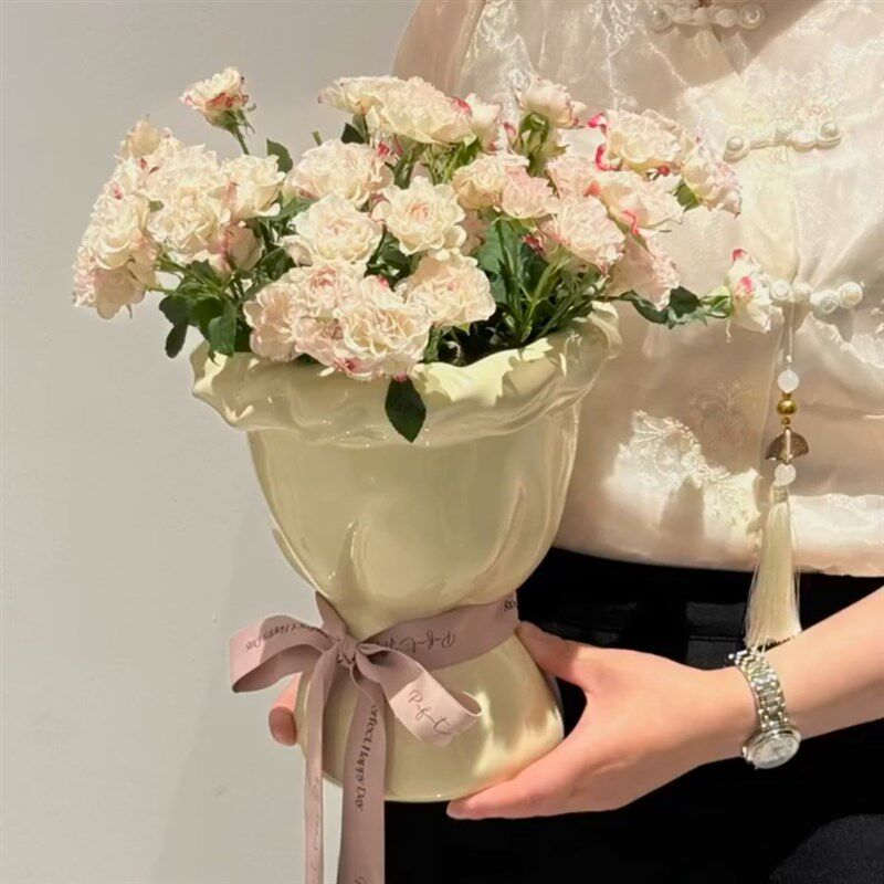 奶油花瓶花朵束造型陶瓷创意手捧花家居餐桌客厅插花器装饰摆件女