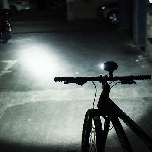 装在山地自行车上的车灯夜间照明配件黑科技专用探照骑行车头夜灯