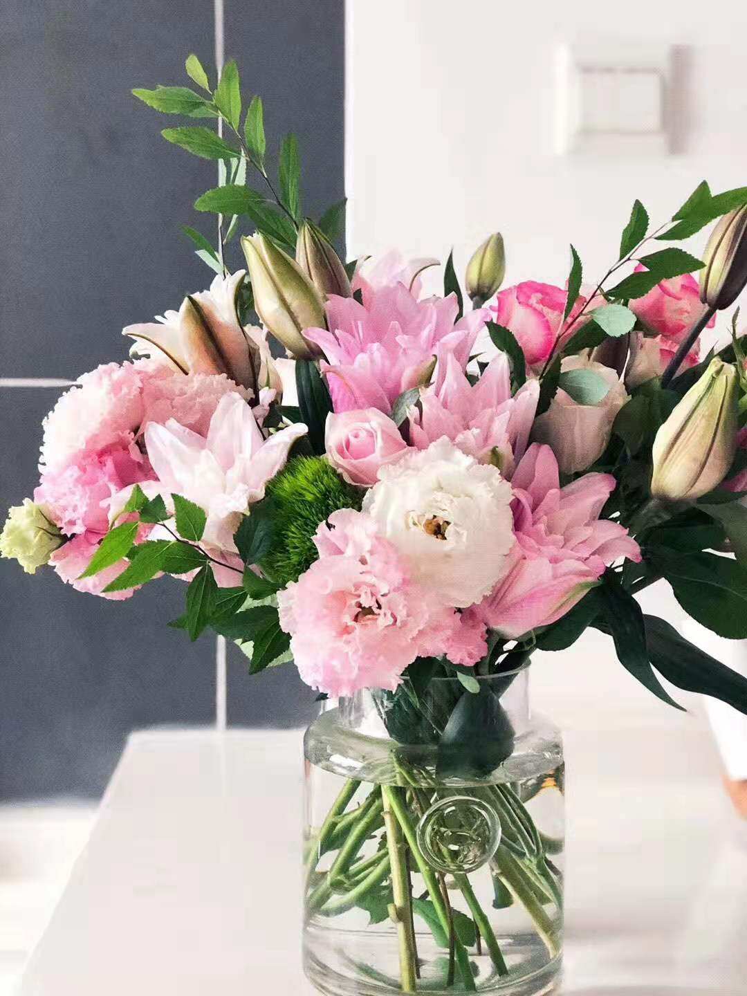 云南鲜花随周一花每机搭配合重瓣百有郁金香洋牡丹玫瑰桔梗等鲜花