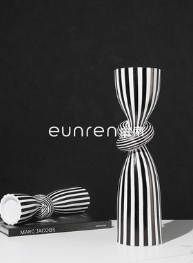 简约现代创意黑白条纹扭结烛台树脂摆件样板房客厅电视柜桌面装饰