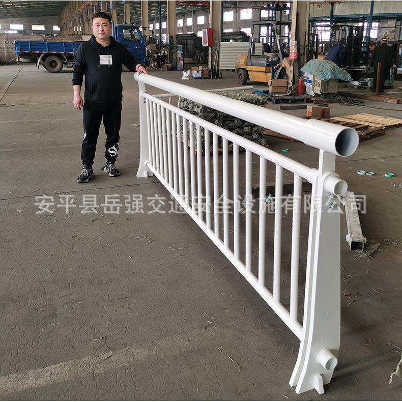 厂家现货白色20个厚防撞护栏桥梁护栏人行道护栏q345组合式防栏杆