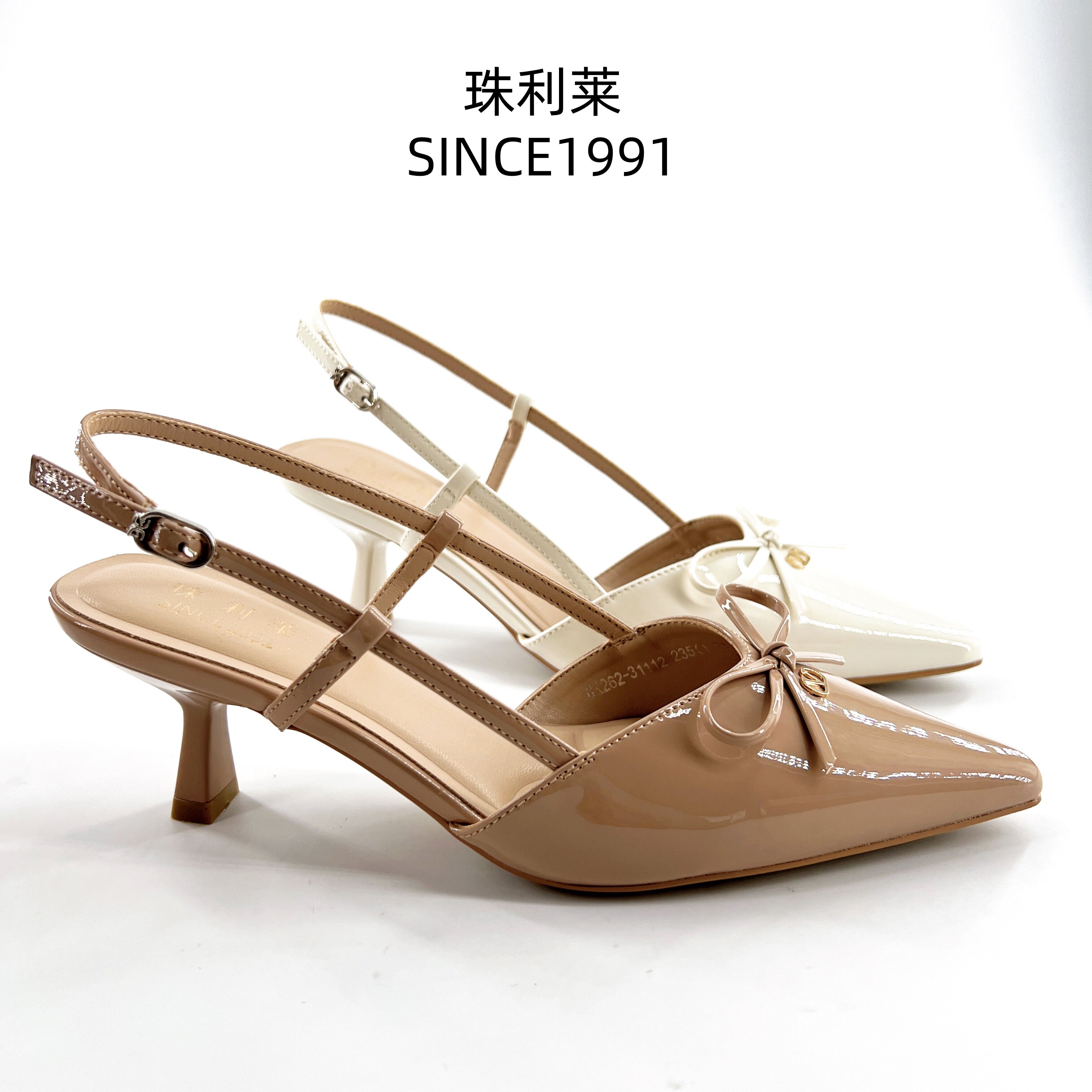珠利莱夏季尖头漆皮包头凉鞋女
