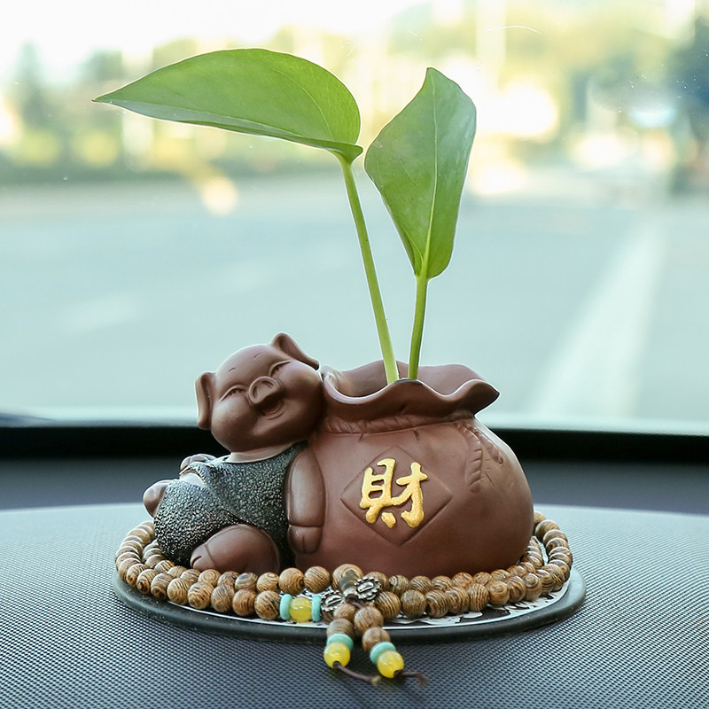 创意汽车摆件招财可爱小猪车内饰品摆件内饰车载用品高档个性摆设