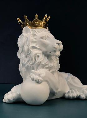 北欧创意皇冠狮子客厅书房玄关电视柜装饰现代招财工艺品酒柜摆件