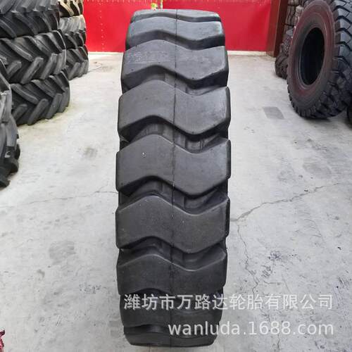 宽体车轮胎 1400-24 25宽体自卸卡车矿山翻斗车工程轮胎