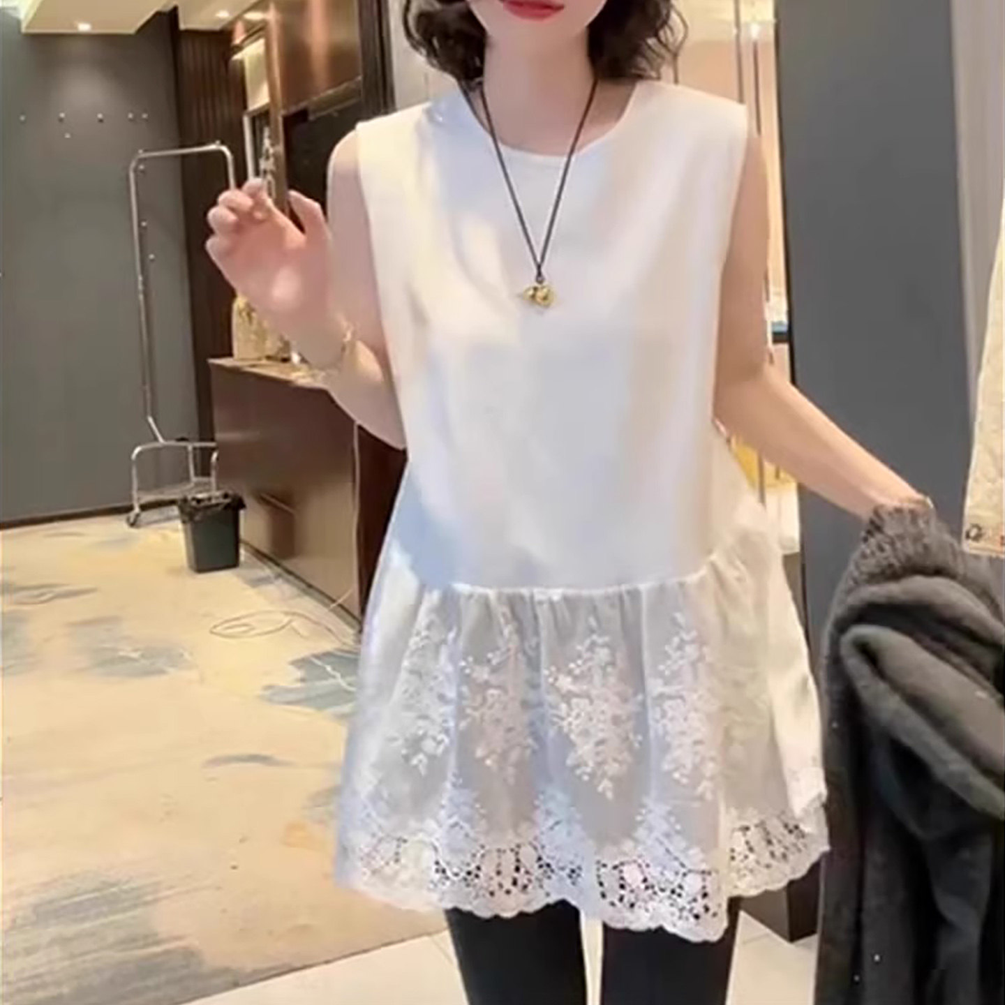 2026春大码蕾丝刺绣打底背心女