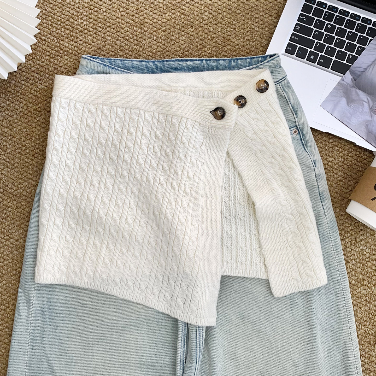 2026新款韩系ins文艺时尚单品屁帘女秋冬季叠穿设计感纽扣半身裙