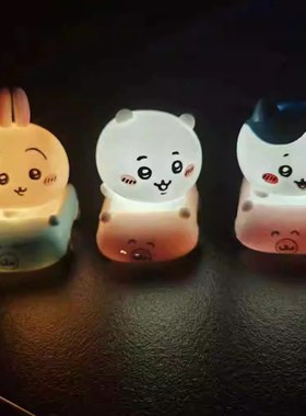 Chiikawa自嘲熊吉伊卡哇小夜灯摆件卧室床头台灯儿童房卡通氛围灯