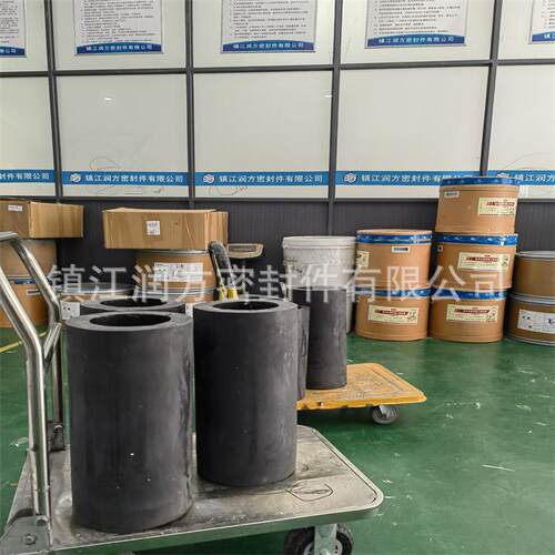 供应黑色塑料王管 填充碳纤维增强改性PTFE棒材模压管