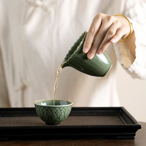叶屿 越青线条公道杯陶瓷功夫茶具菊瓣茶海青瓷花瓣色釉分茶器皿